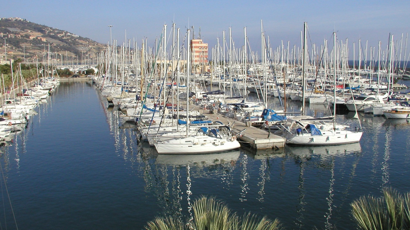 Порт в Санто Стефано аль Маре, Италия