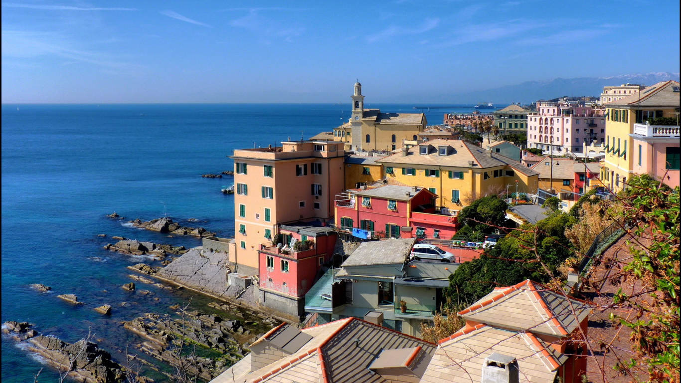 Каменистый берег в Генуе, Италия