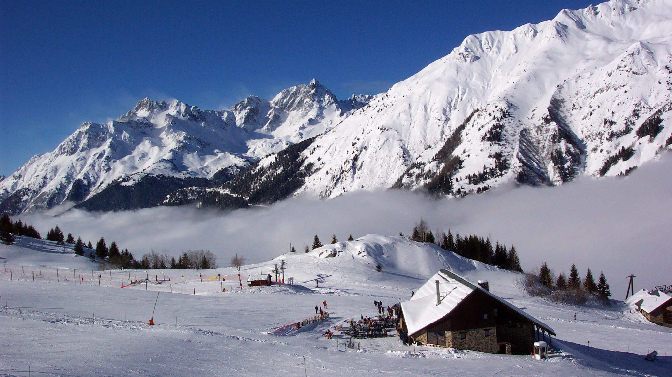 Горнолыжная база на курорте Кортина д'Ампеццо, Италия