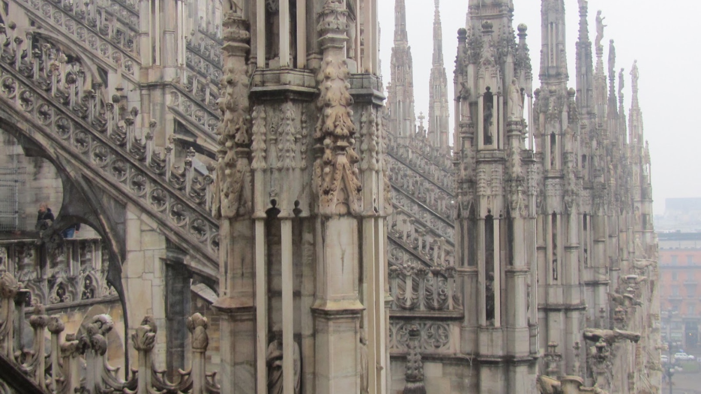 Шпили собора Дуомо в Милане, Италия
