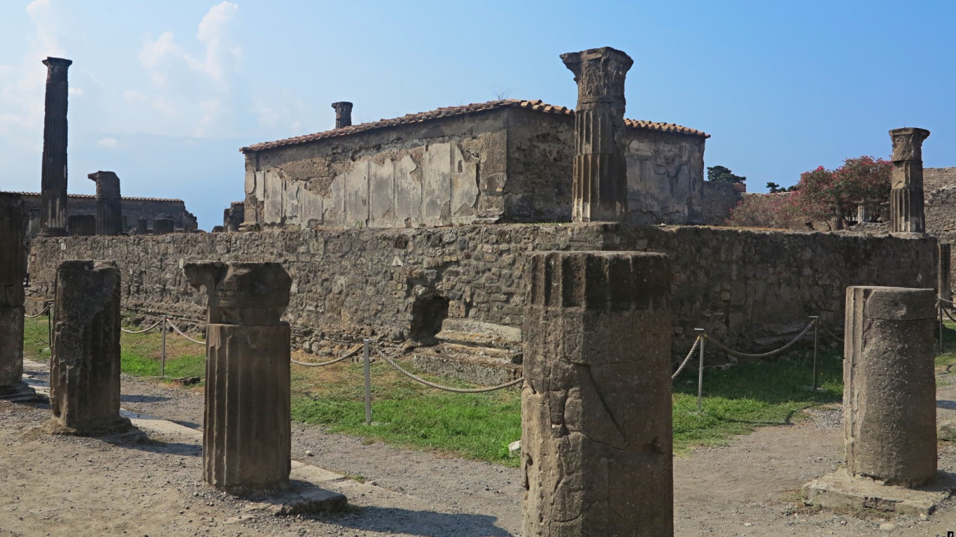 Сохранившееся здание в Помпеях, Италия