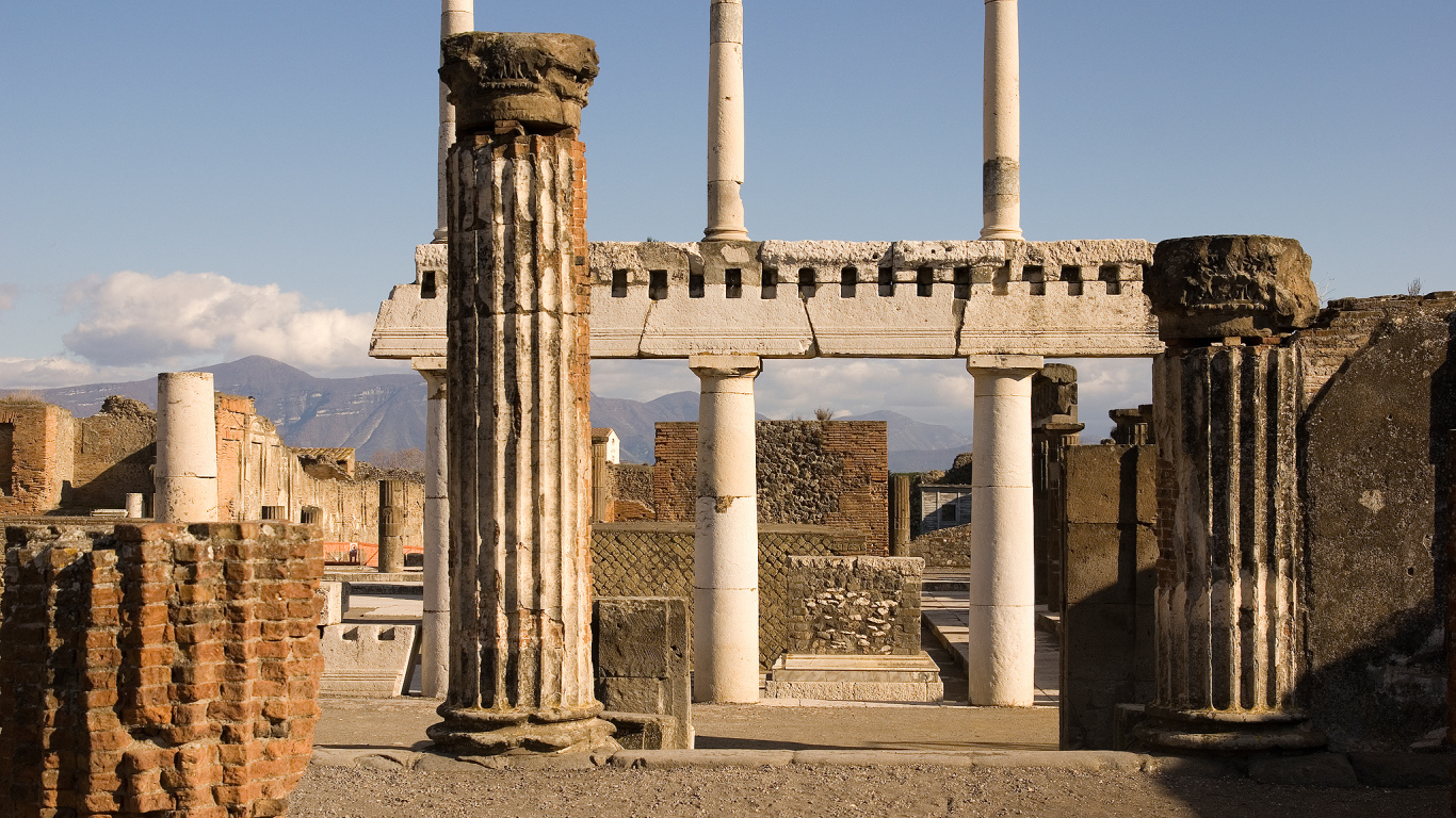 Руины храма в Помпеях, Италия