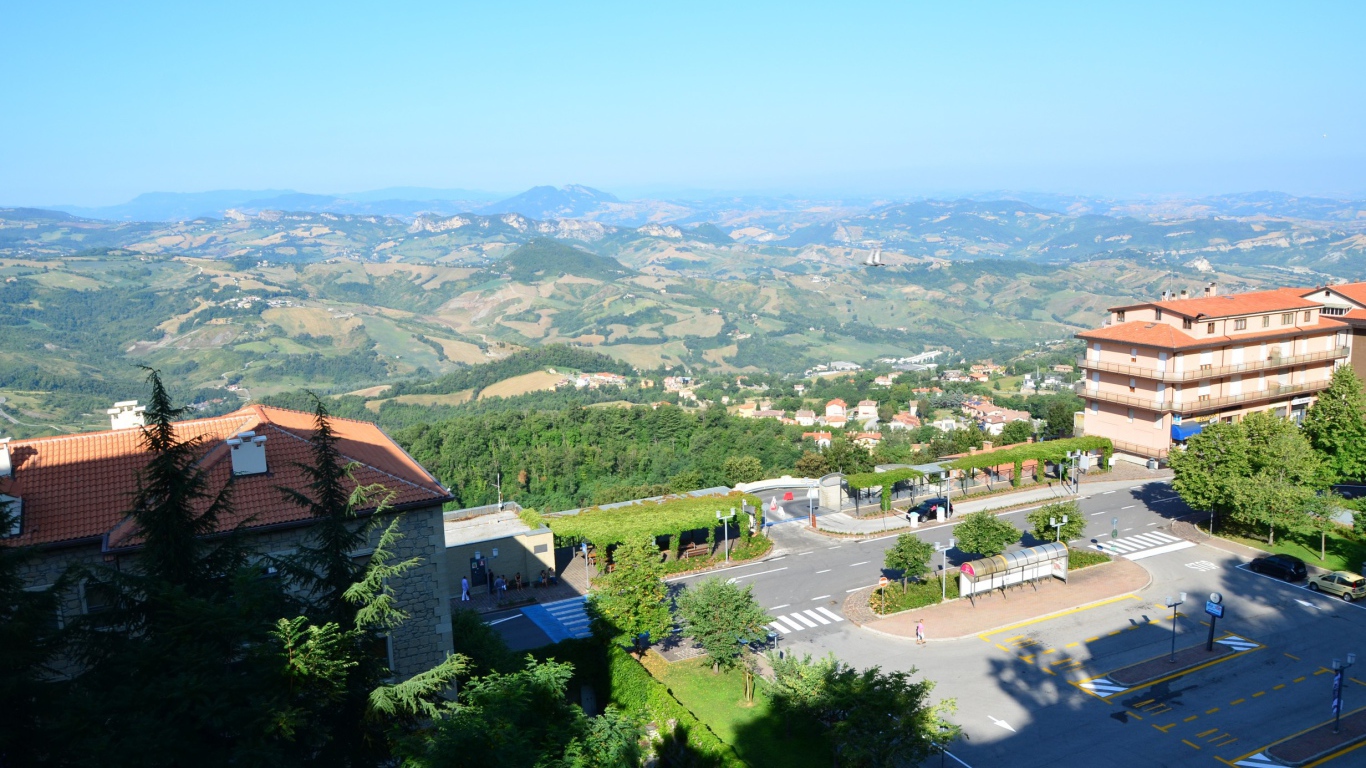 Вид со стены крепости в Сан Марино, Италия