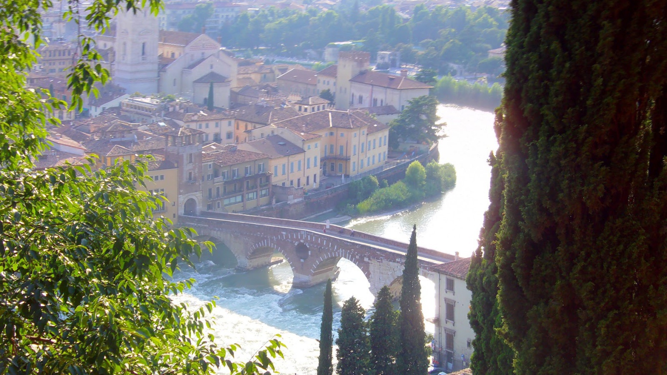 Вид с холма в Вероне, Италия