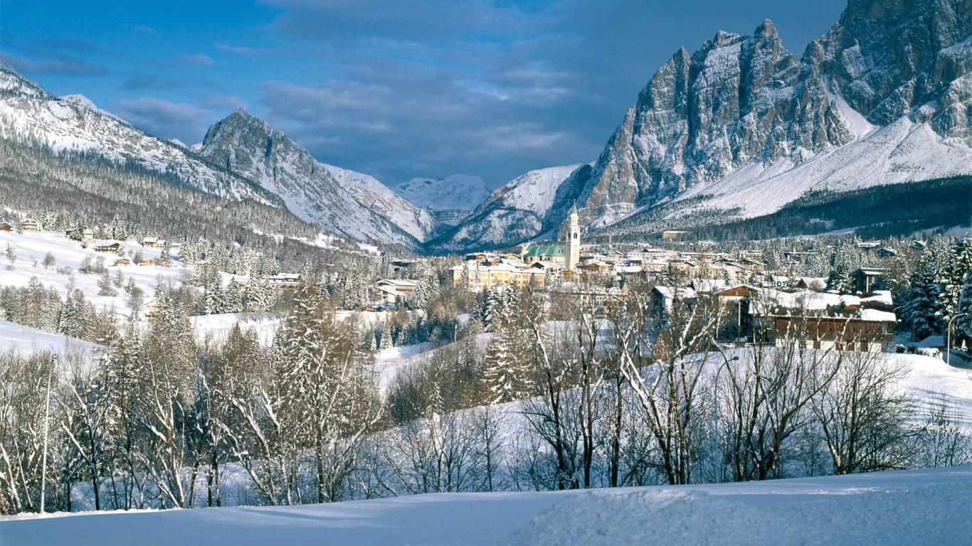 Зимний пейзаж на горнолыжном курорте Кортина д'Ампеццо, Италия