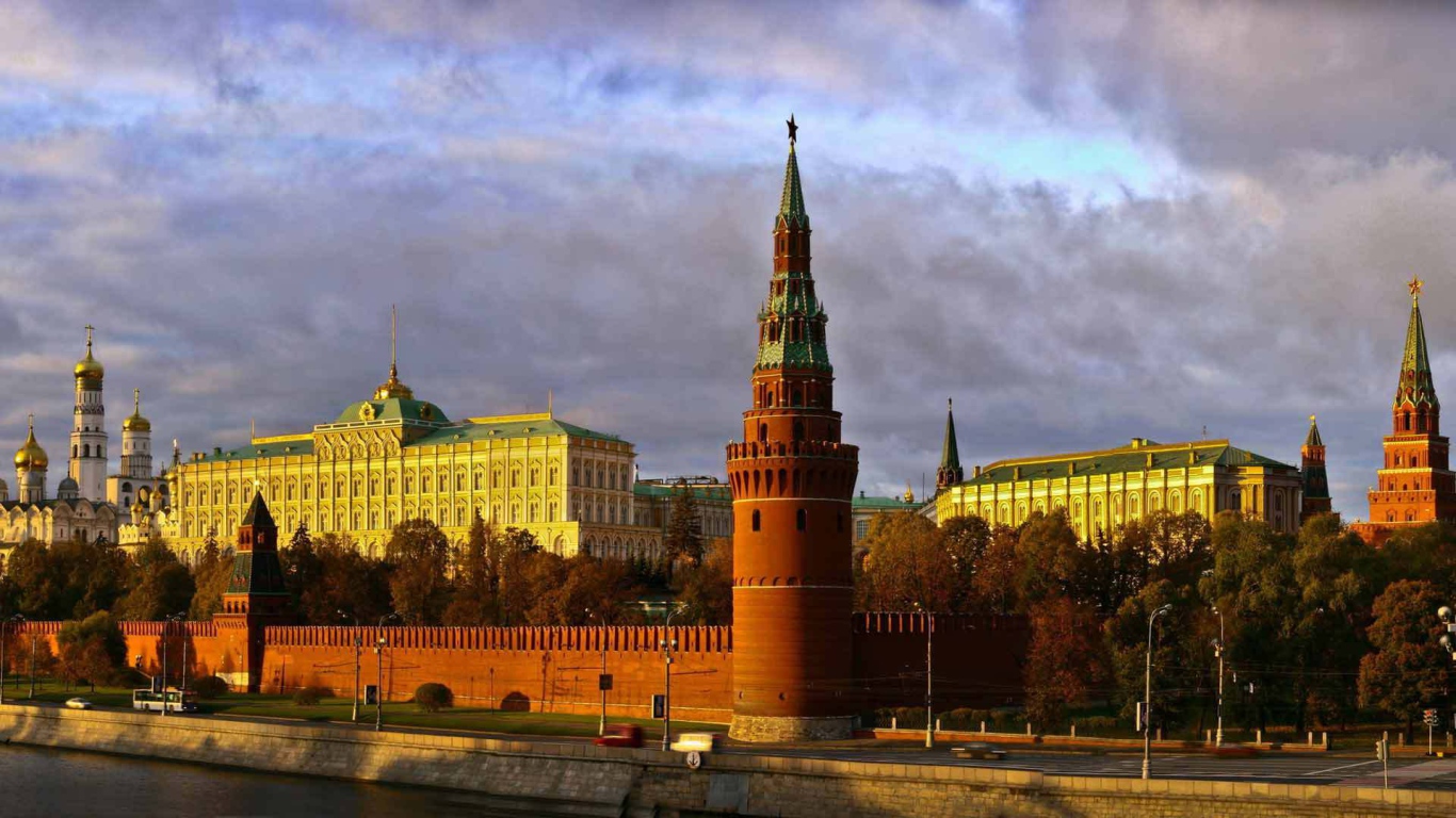 Кремль в лучах солнца