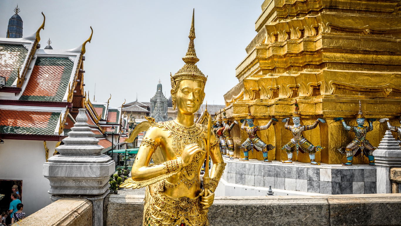 Золотая статуя в Бангкоке, Таиланд