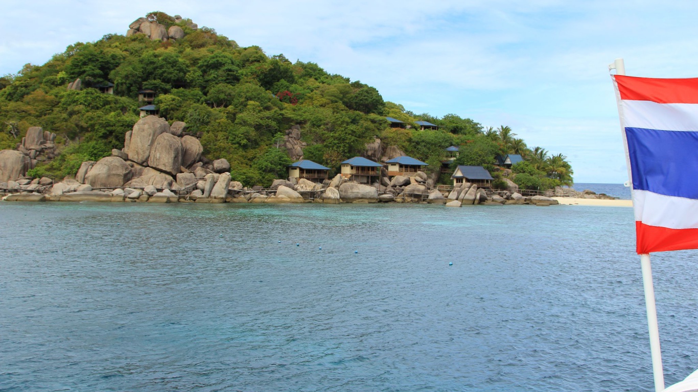 Дома на камнях на острове Тао, Таиланд