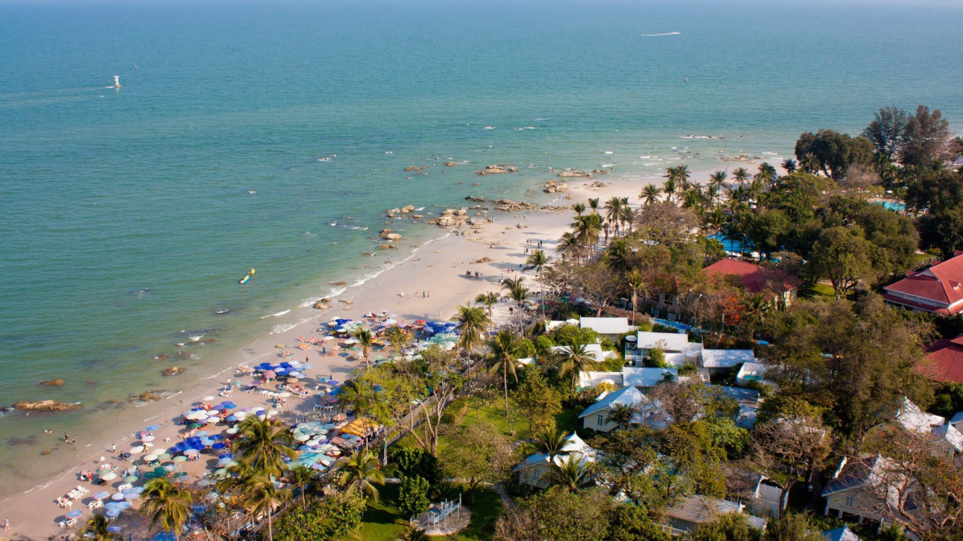 Отдых на пляже на курорте Хуа Хин, Таиланд