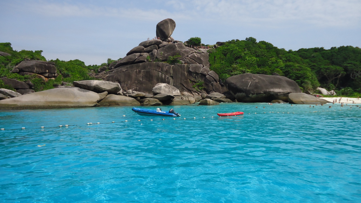 Скала на берегу на острове Тао, Таиланд