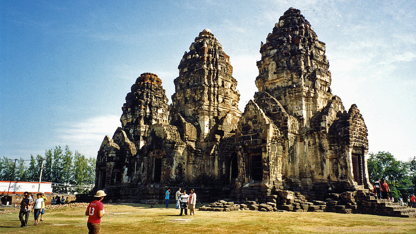 Храм на курорте Лопбури, Таиланд