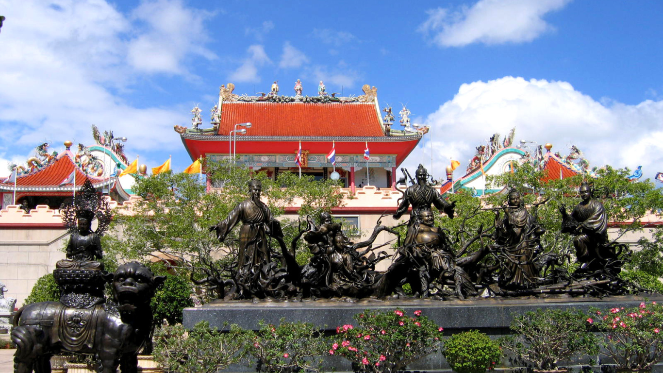 Храм на курорте в Паттайе, Таиланд