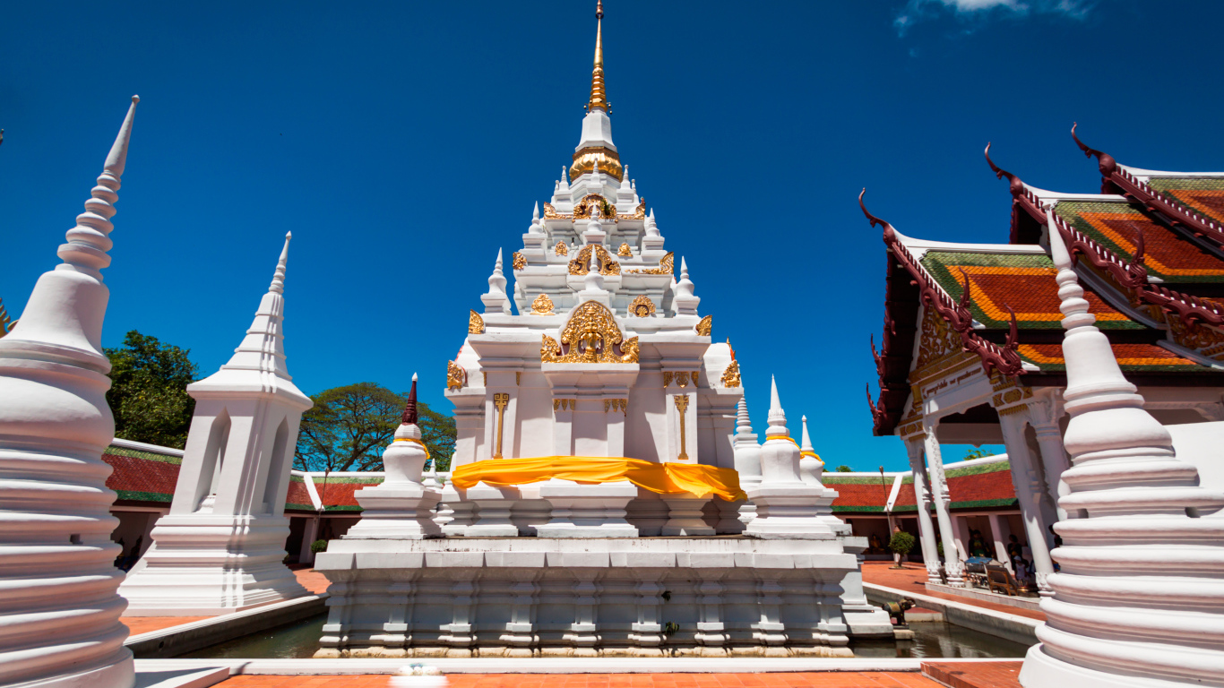 Храм Ват Пра Бороматхат Чайя на курорте Чианг Май, Таиланд