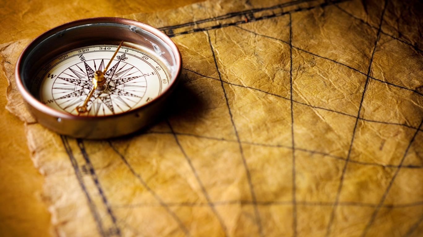 Компас на старой карте Мира