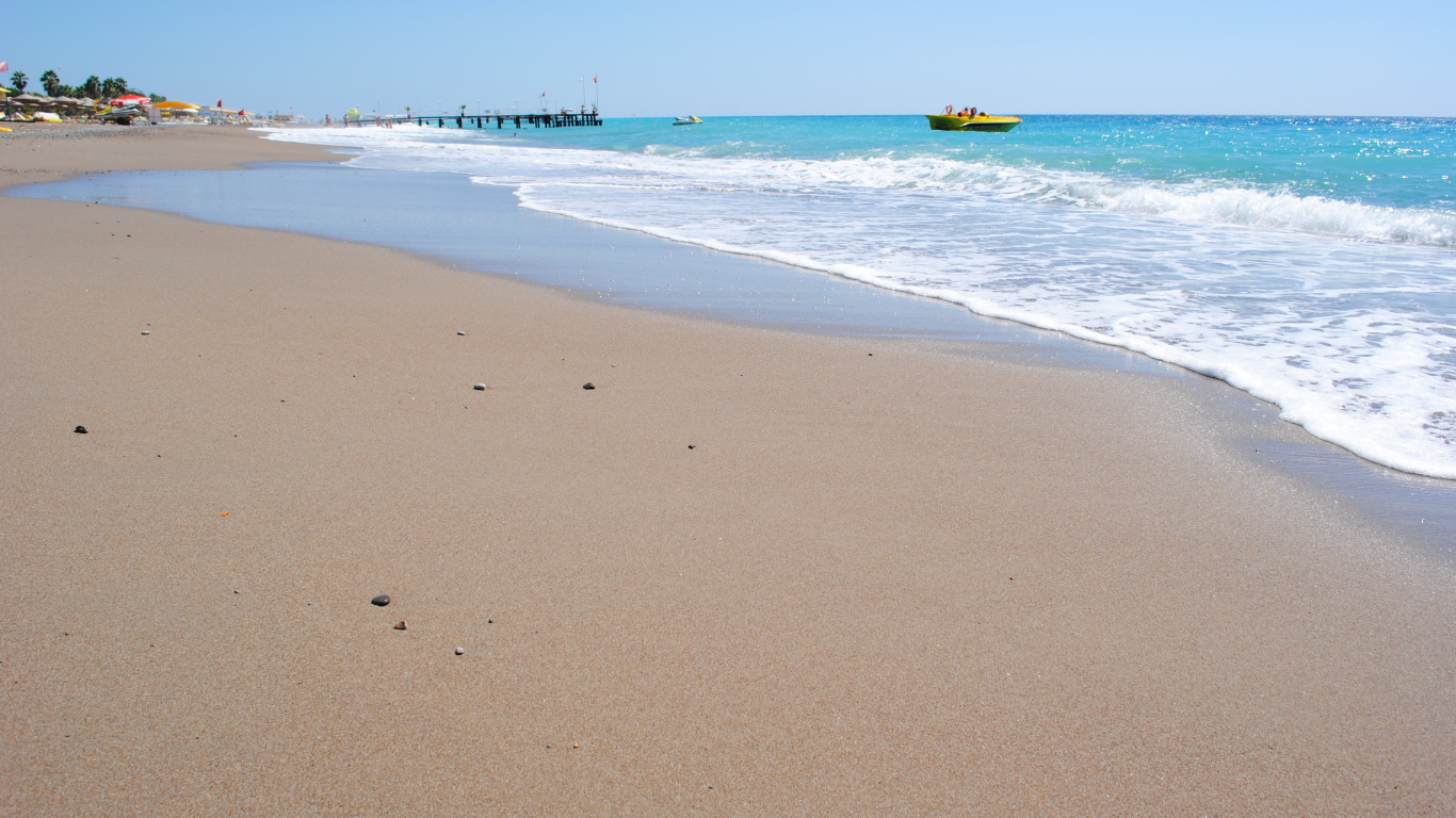 Бескрайний пляж в Белек, Турция