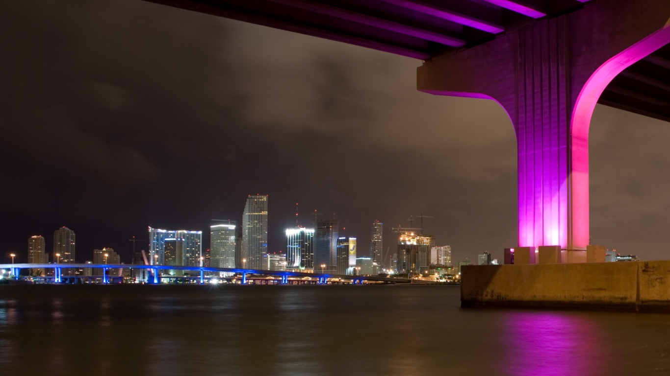 Опора моста в Майами