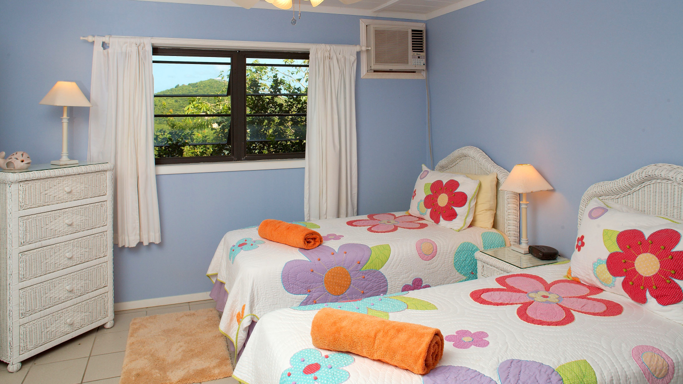 Небольшая детская комната