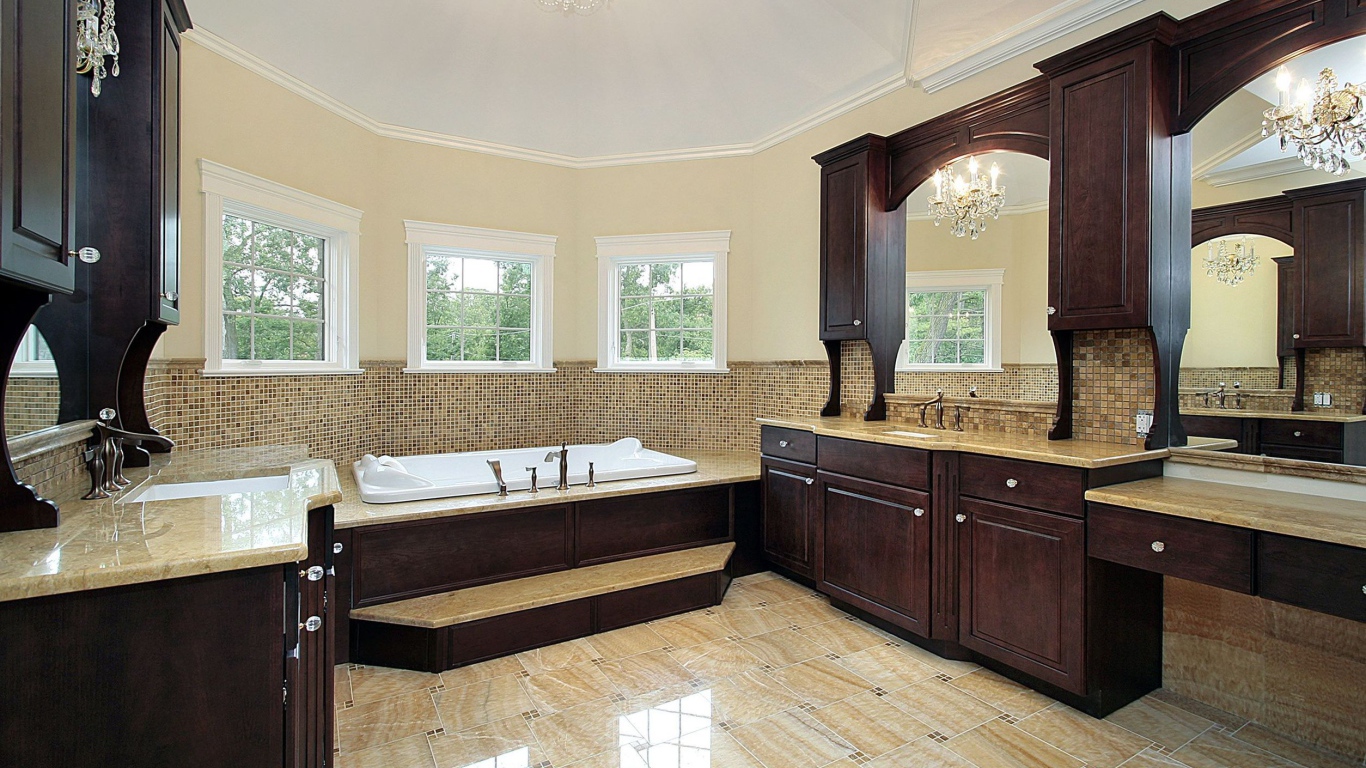 Просторная ванная комната в коричневых тонах