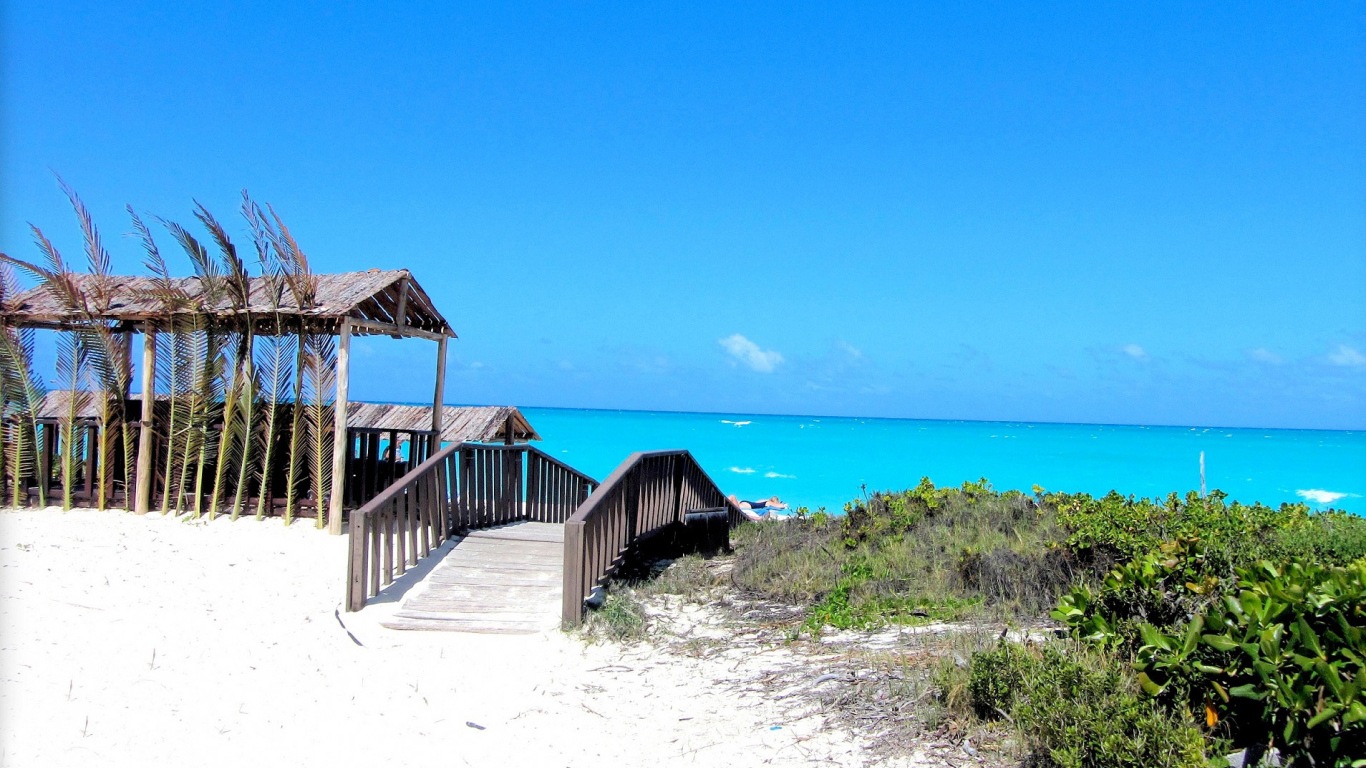 Выход на пляж на курорте Кайо Санта Мария, Куба