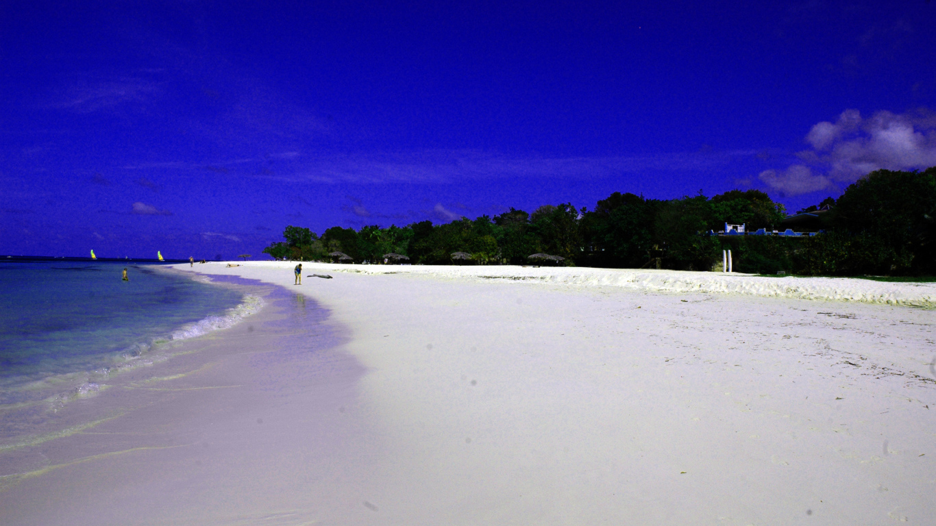 Пляж на курорте Гуардалавака, Куба