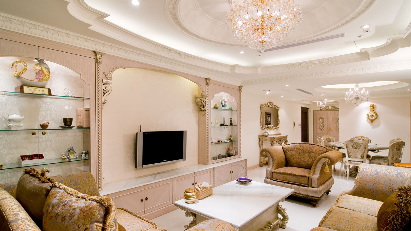 Красивый потолок в гостиной