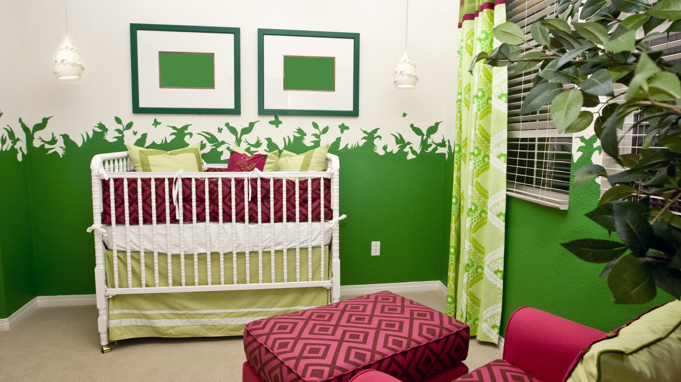 Кровать для малыша и кресло для мамы в детской