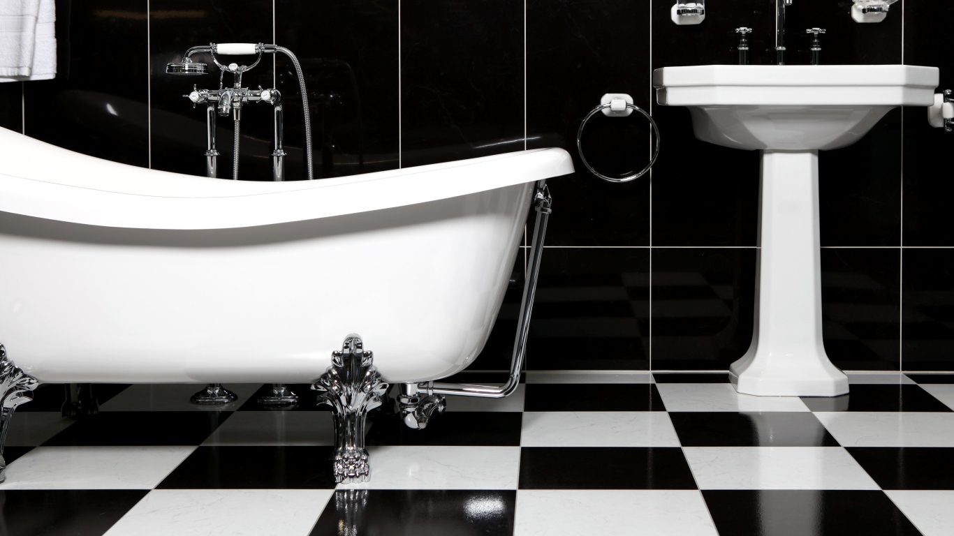 Черно белое оформление ванной
