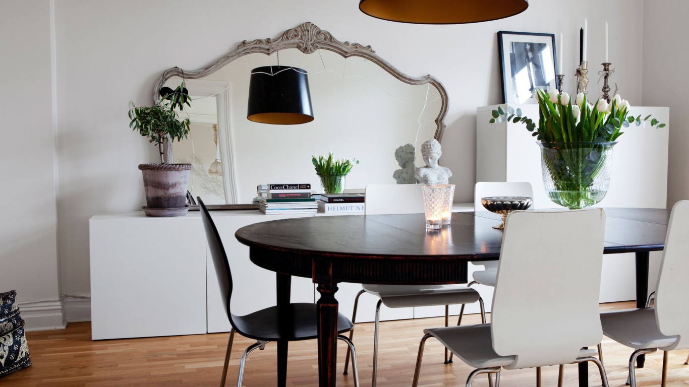 Черная люстра в столовой