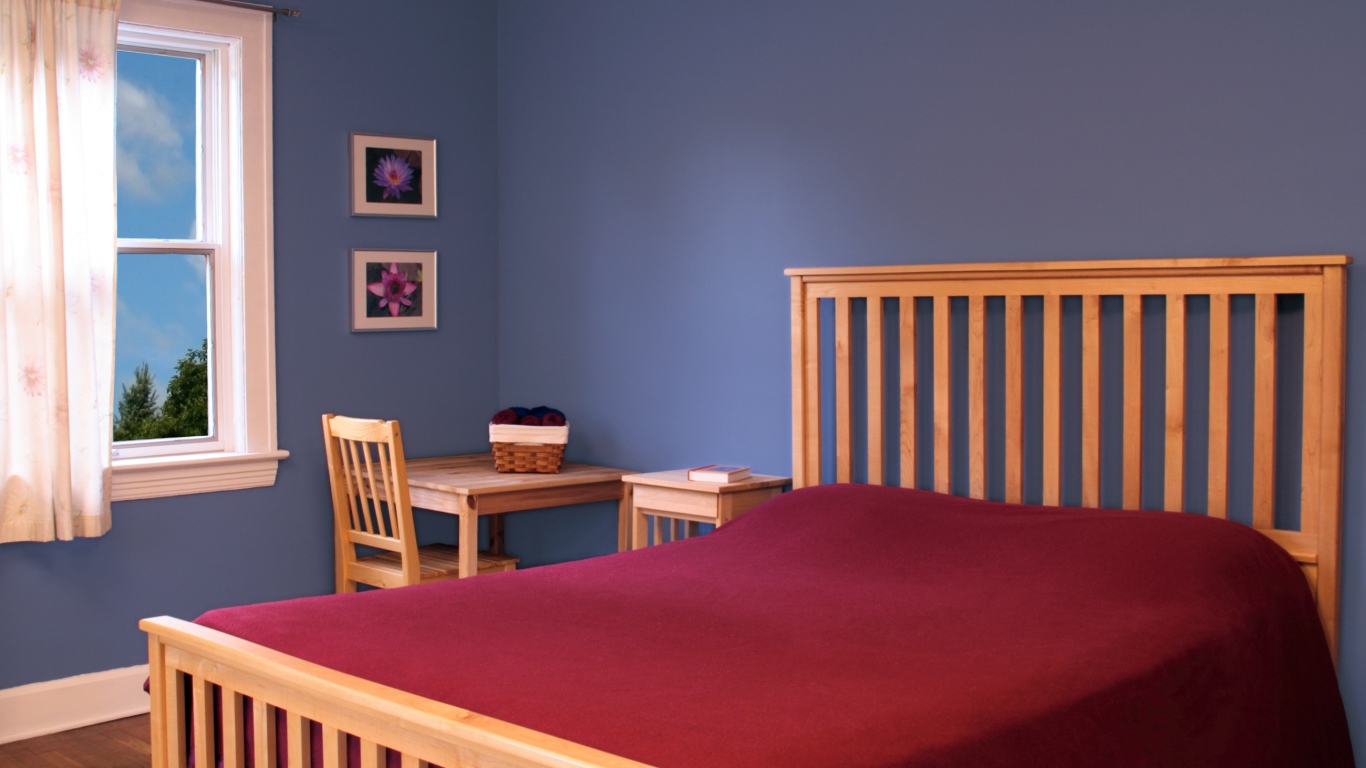 Синие стены в детской комнате