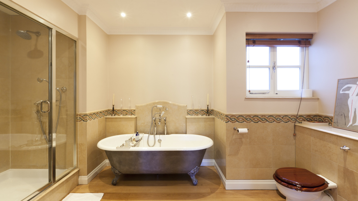 Яркое освещение в ванной