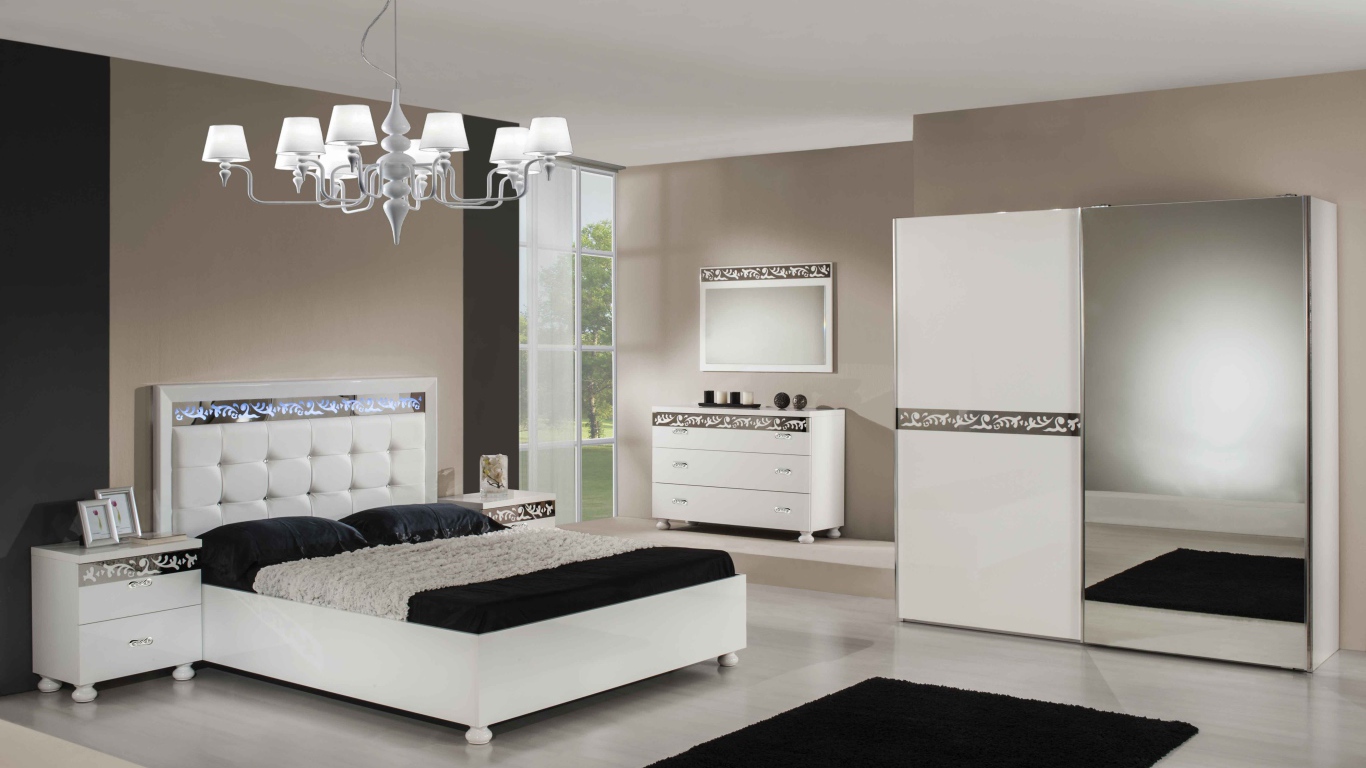 Кремовые стены в спальне