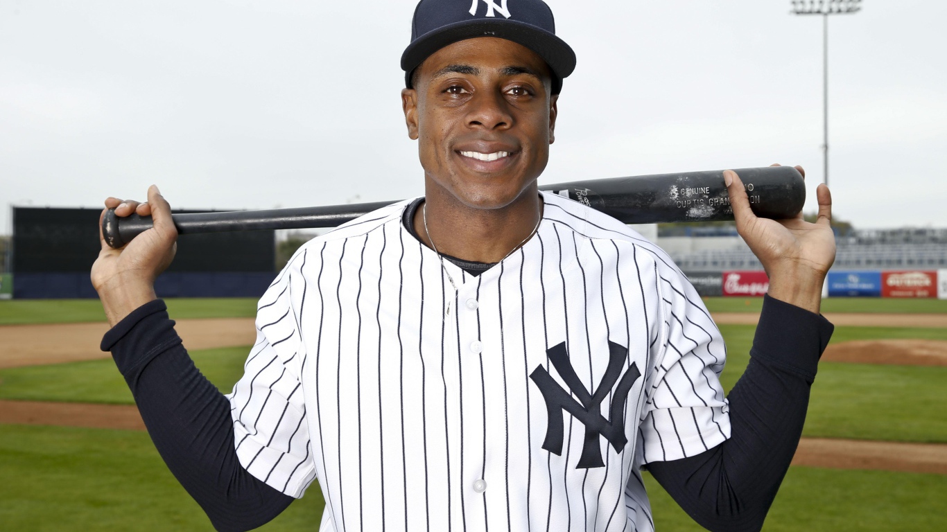 Девид Робертсон на бейсбольном стадионе