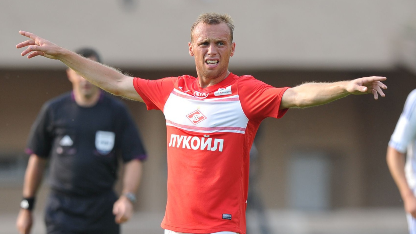 Денис Глушаков полузащитник Спартака в игре