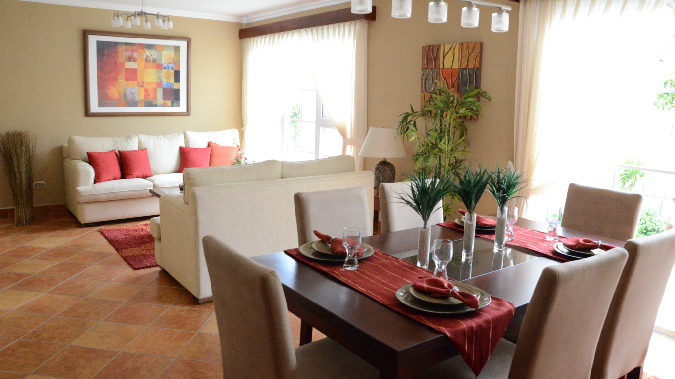 Столовая в большой комнате