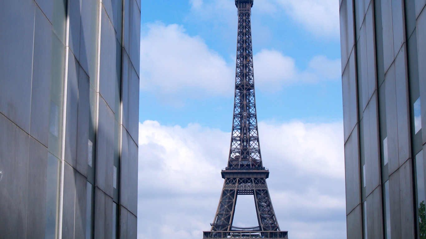 Eiffel Tower on a sunny day