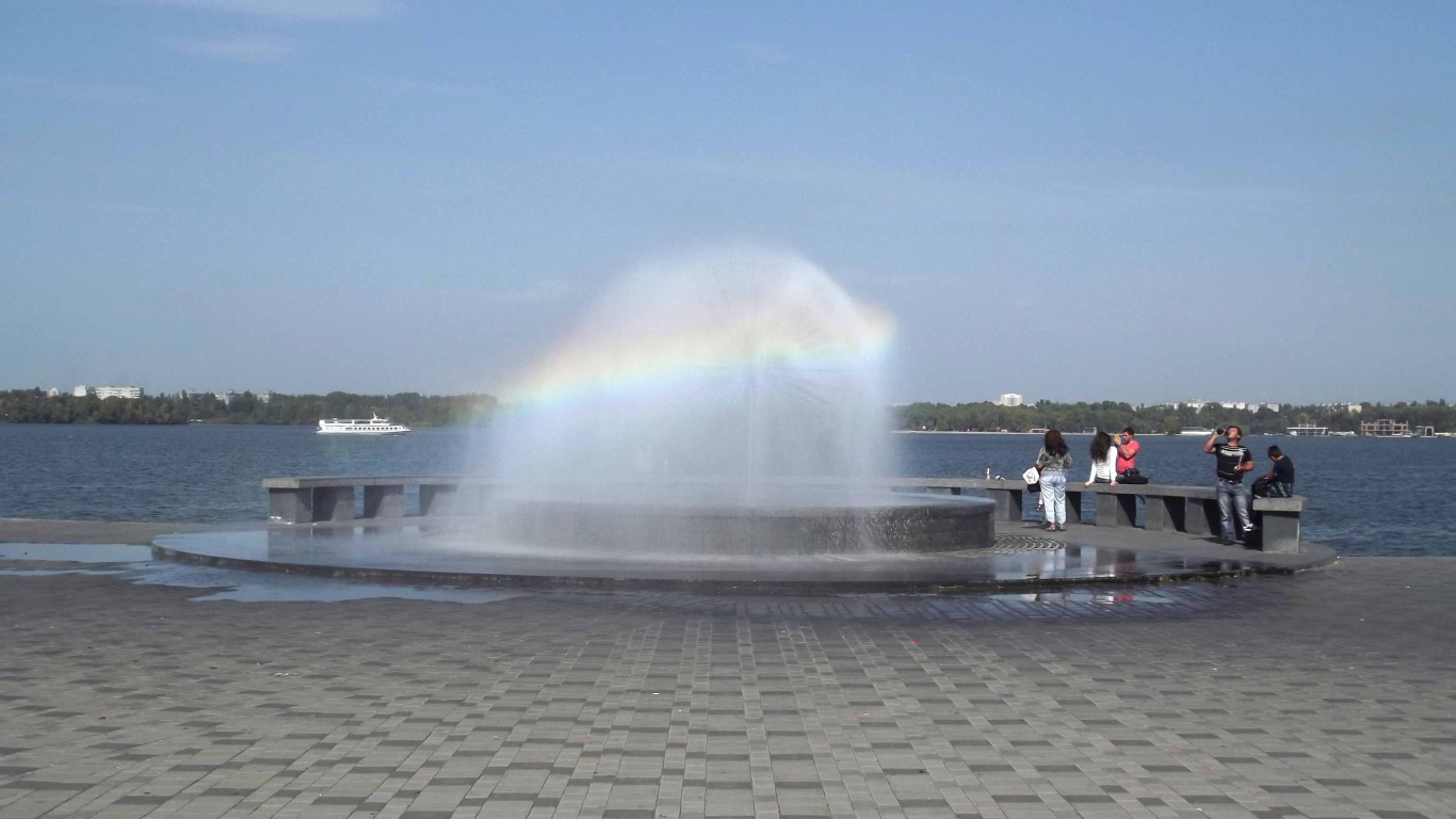 Фонтан на набережной Днепропетровск