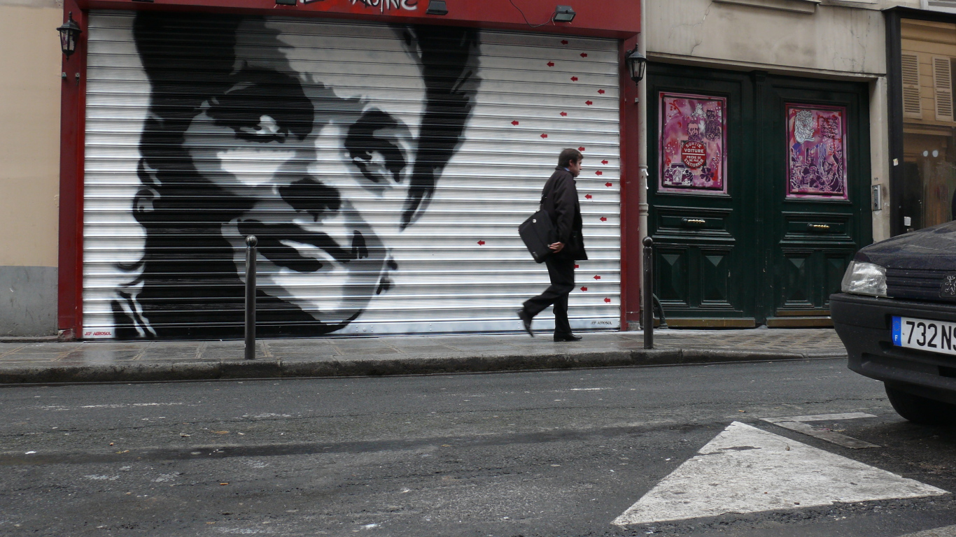 Граффити с улыбающимся человеком