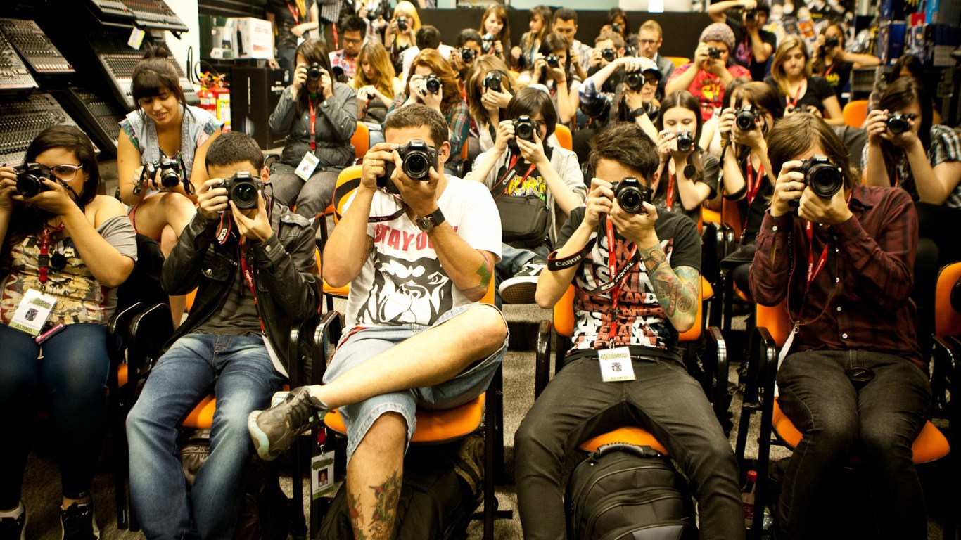 Журналист с татуировкой