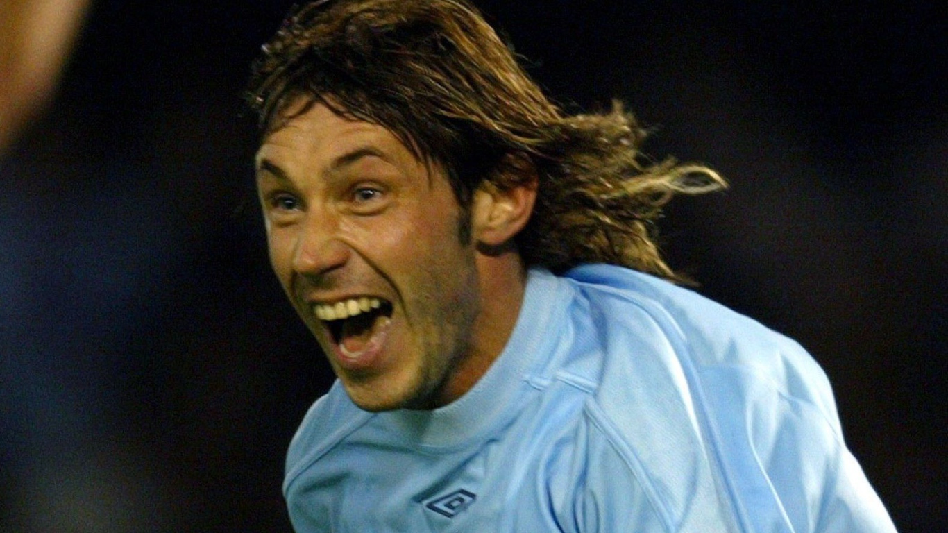 Легендарный футболист Александр Мостовой на поле