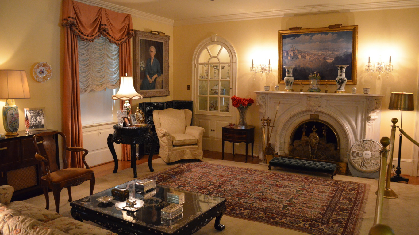 Оформление гостиной в стиле 19 века