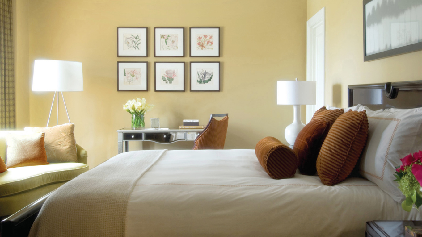 Картины на стене в спальне