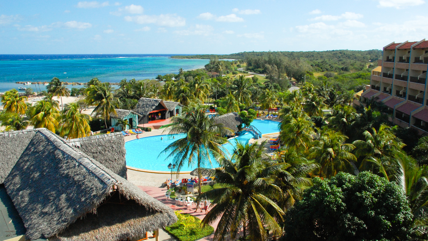 Панорама на курорте Гуардалавака, Куба