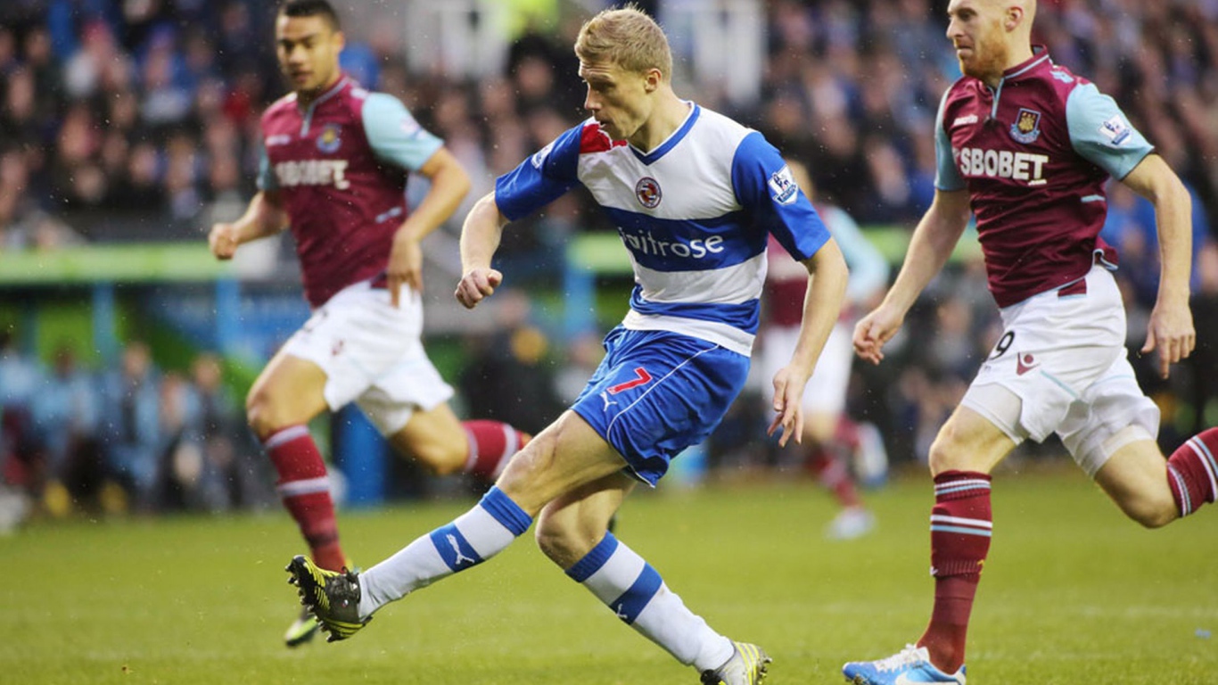 Павел Погребняк игрок сборной России с соперниками