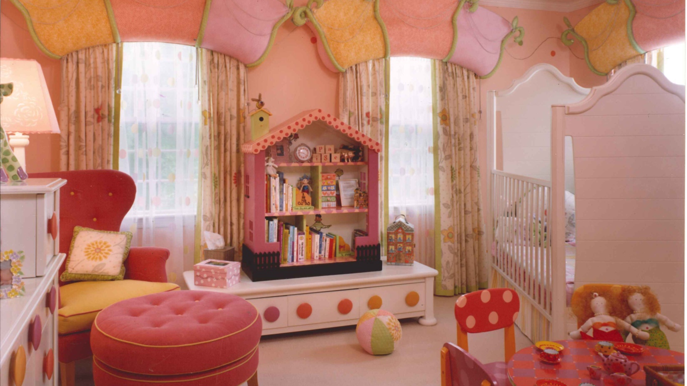 Розовые стены в детской