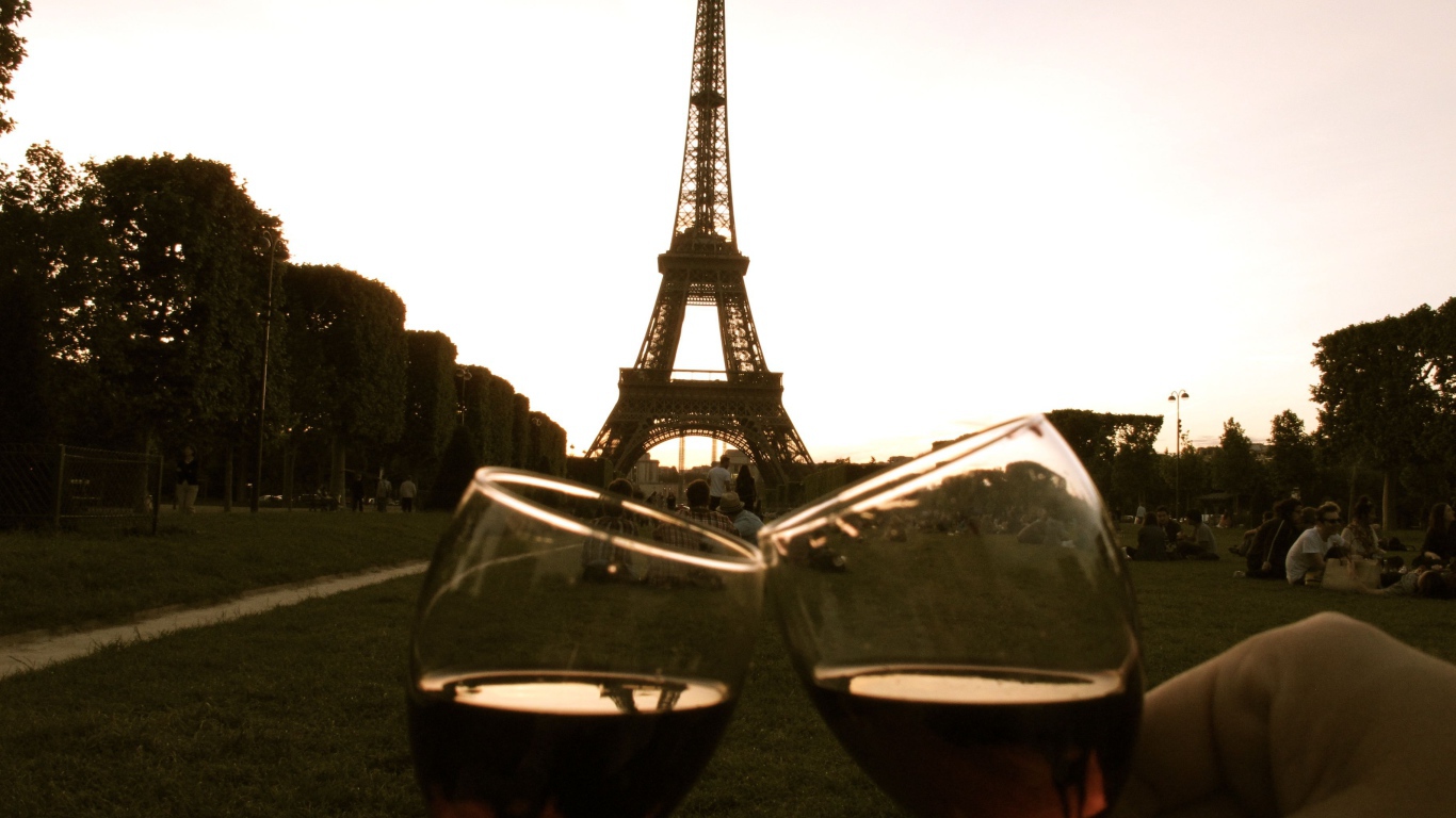 Красное вино и Эйфелева башня