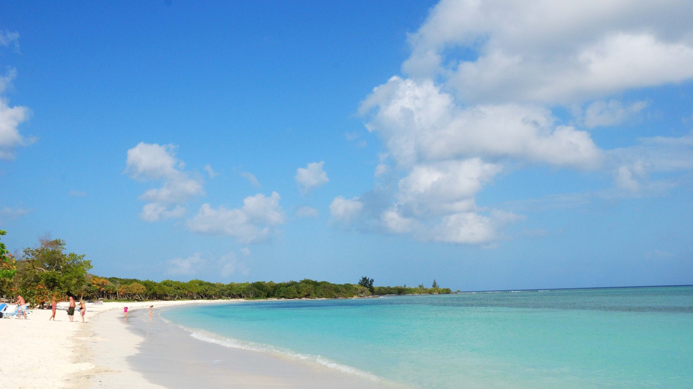 Отдых на пляже на курорте Кайо Энсеначос, Куба