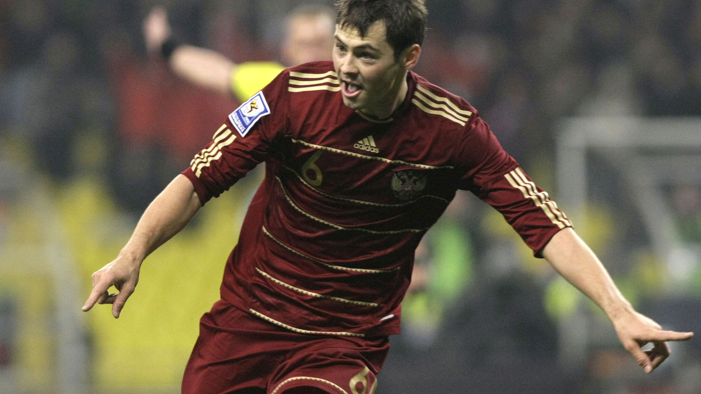 Игрок сборной России Динияр Билялетдинов на поле