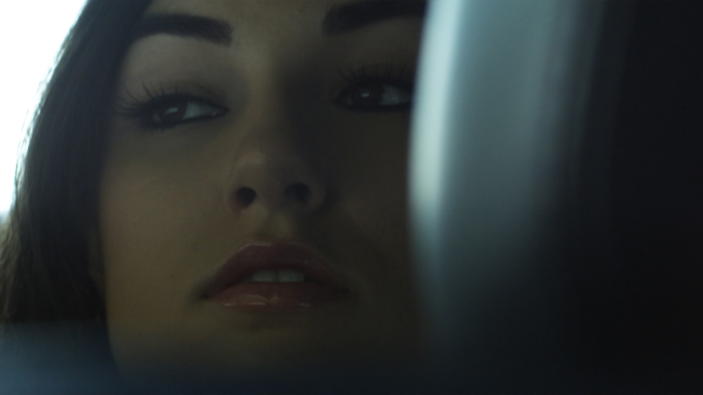 Саша Грей в машине