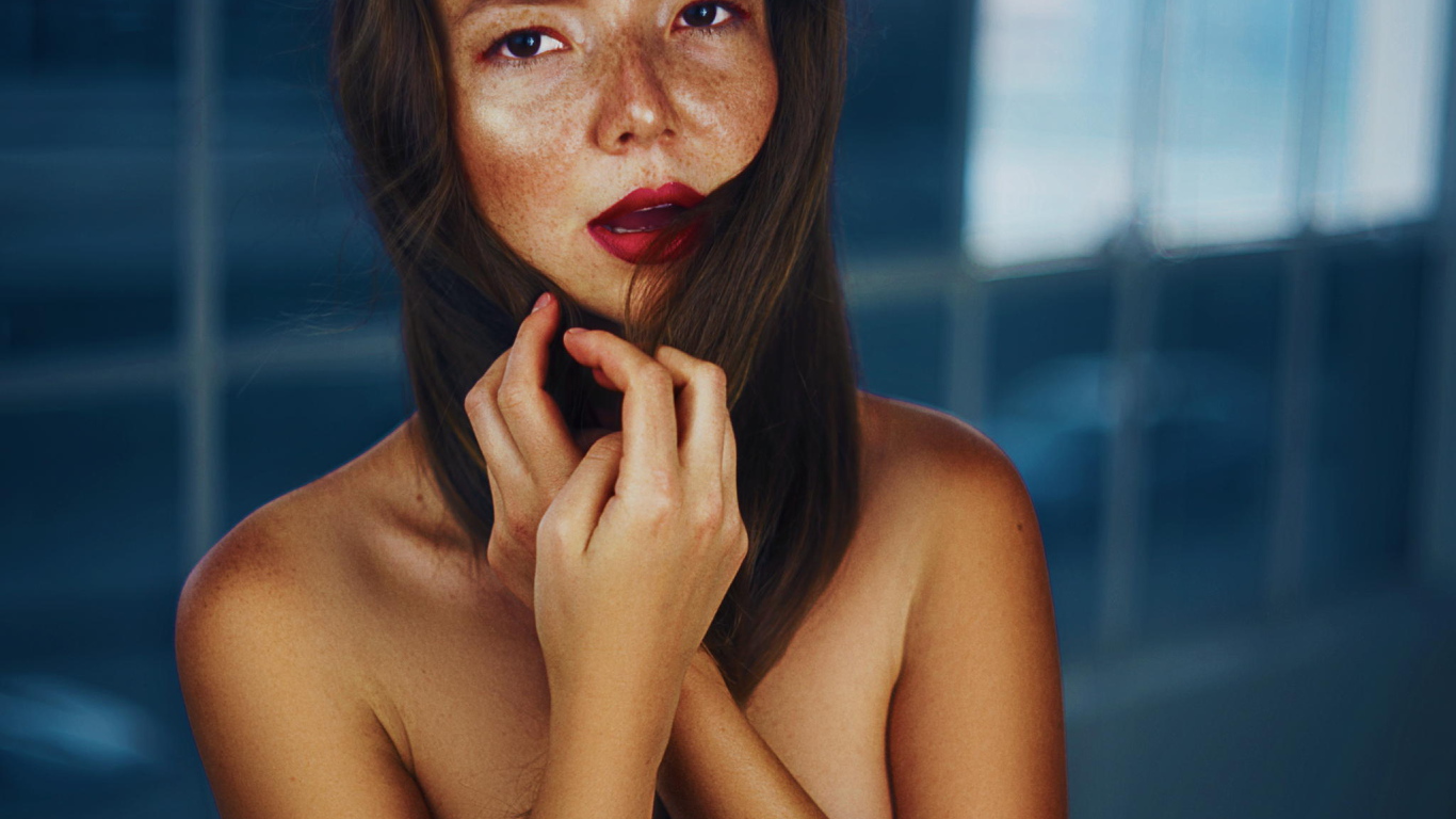 Фотография девушки брюнетки