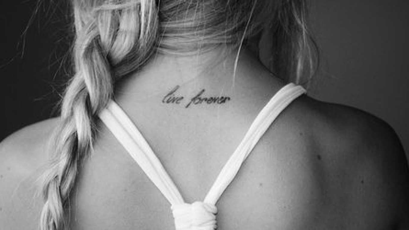 Надпись тату на шее